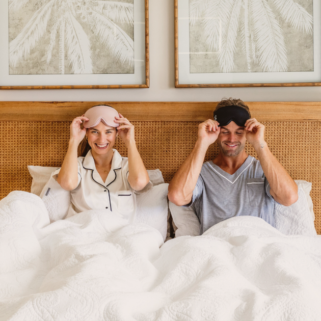 The Secret Weapon Against Stress: Why 100% Darkness is Your Fast Track to Deep Sleep (Hello, Melatonin!)